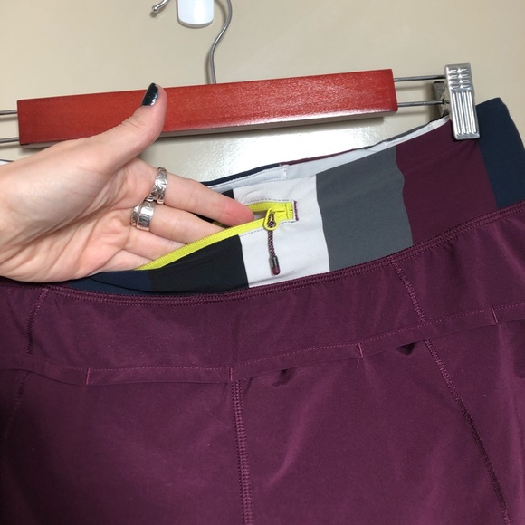 LULULEMON speed short, SZ 8 - Picture 2 of 3